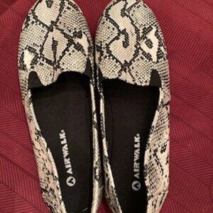 Airwalk gently used slipon shoes size 9